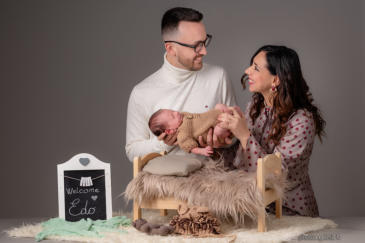 fotografo newborn Sicilia neonato avvolto luce soffusa castellammare del golfo