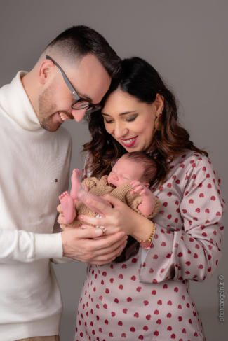 fotografo newborn Sicilia neonato avvolto luce soffusa castellammare del golfo