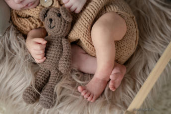 fotografo newborn Sicilia neonato avvolto luce soffusa castellammare del golfo