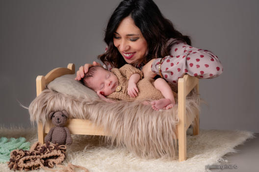 fotografo newborn Sicilia neonato avvolto luce soffusa castellammare del golfo