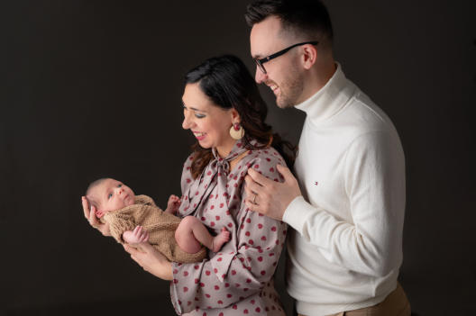 fotografo newborn Sicilia neonato avvolto luce soffusa castellammare del golfo